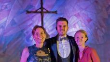 Sie freuen sich über die Spendensumme (von links):  Heike Gündisch, Alexander Pfriem und Melanie Stefan. Foto: Harald Reuther