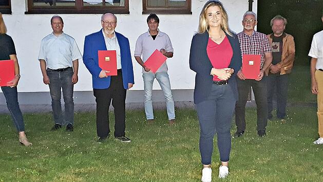 Ehrungen und Neuwahlen standen im Mittelpunkt der Hauptversammlung der Unterrodacher SPD; im Bild (von links) Daniela Dietl, Ralf V&ouml;lkl, Walter Wich-Herrlein, Michael Hennings, Ramona Brehm, Dietmar Regel, Klaus Steger und Siegfried Haderlein.