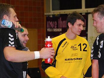 Jan Kästner und Gabor Csorba freuen sich mit Maximilian Steppan und Christian Häckner auf den spannenden Saison-Endspurt. Foto: Sterzbach