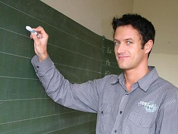 Knapp fünf Jahre liegen zwischen dem Zeitpunkt, zu dem dieses Foto gemacht wurde und heute. Damals ist Stefan Wich-Herrlein auf Grund seines ehrenamtlichen Engagements an der Lucas-Cranach-Schule Kronach mit dem Service-Oskar von Kronach Creativ und Fränkischem Tag ausgezeichnet worden. Foto: Archiv/Anna-Sophie Reier