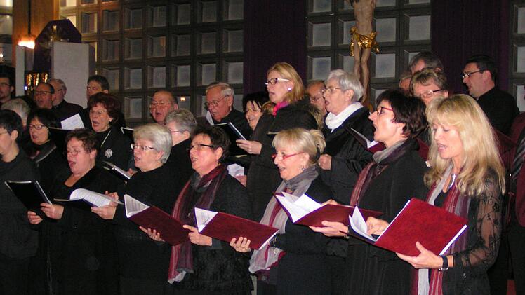 Gefühlvoll oder mit Temperament präsentierten die Chöre ihre Stücke und ließen die Zuhörer an ihrer musikalischen Welt teilhaben. Foto: Heidi Amon