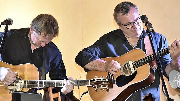 Die "Black Velvet Band" aus Würzburg zog beim 16. Irischen Abend in Unfinden wieder ihr Publikum in den Bann. Foto: Gerold Snater