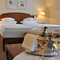 Im Maindreieck befindet sich die Weinregion Frankens. Einige Weinhotels laden mit regionalem Genuss und Wellness zum Verweilen ein. Symbolbild: Romantik Hotel & Weingut Zehntkeller Iphofen