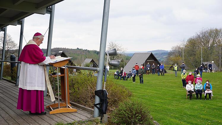 Bischof em. Dr. Friedhelm Hofmann war anlässlich einer Marienandacht am  Volkerberg zu Gast. Foto: Marion Eckert