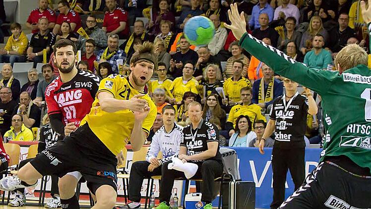 Till Riehn war in Aue bester Coburger, doch die 26:29-Niederlage konnte der Spielmacher auch nicht verhindern. Foto: Albert Höchstädter