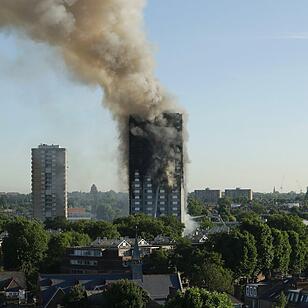 Großbrand in Londoner Hochhaus