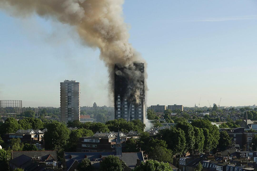 Großbrand in Londoner Hochhaus