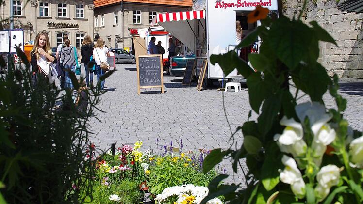 Der Grüne Markt an den Freitagen hat sich am Marienplatz eingespielt. Doch hat das Areal auch das Potenzial, um den monatlichen Markt aufzunehmen? Das will die Stadtverwaltung prüfen. Foto: Marco Meißner