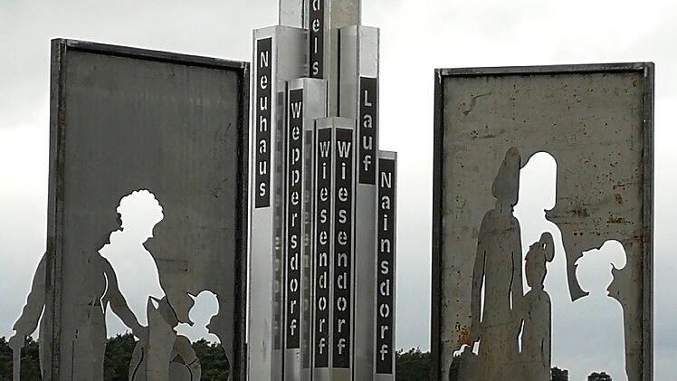 Neun Säulen stehen für die Ortsteile.Johanna Blum