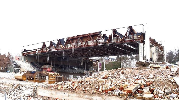 Impressionen vom Abriss der Coburger Angerhalle: 13. FeburarFoto: Jochen Berger