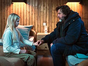 Eliza (Hanna Heckt), die kaum spricht, fasst ausgerechnet Vertrauen zum b&auml;rigen Friedemann Berg. Der Polizist befindet sich nach dem Tod seines Bruders und einer Suspendierung vom Dienst nicht gerade in bester Verfassung.