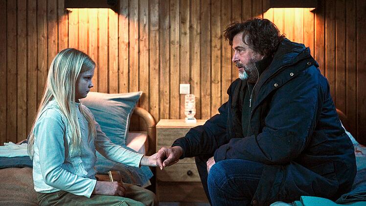 Eliza (Hanna Heckt), die kaum spricht, fasst ausgerechnet Vertrauen zum b&auml;rigen Friedemann Berg. Der Polizist befindet sich nach dem Tod seines Bruders und einer Suspendierung vom Dienst nicht gerade in bester Verfassung.