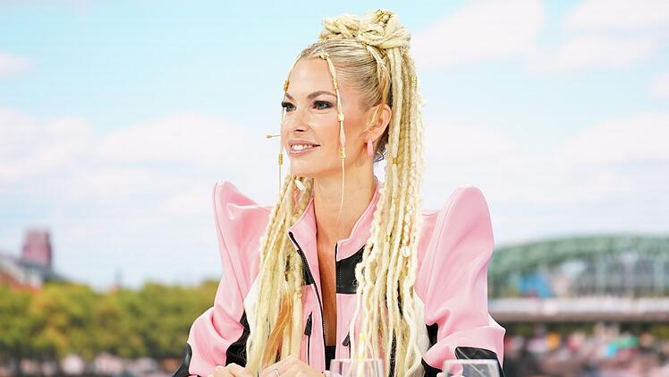 Auch die "Ballermann-K&ouml;nigin" Isi Gl&uuml;ck urteilt &uuml;ber potenzielle Gesangstalente.