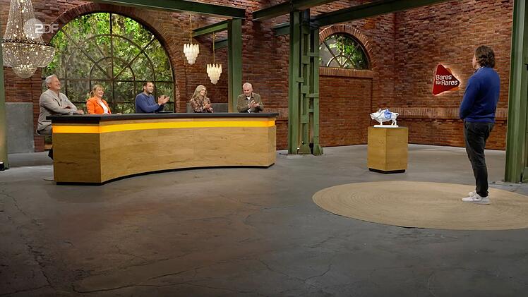 Alles lief scheinbar glatt: Andreas (rechts) aus der Schweiz erhielt in der Mittwochsausgabe der ZDF-Tr&ouml;delshow "Bares f&uuml;r Rares" mit Horst Lichter eine vielversprechende Expertise und reichlich Gebote.