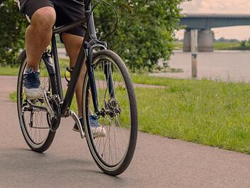 Neu-Ulm: Messerstecher attackiert Radfahrer