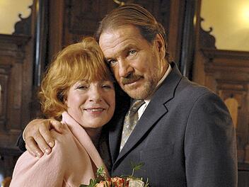 Noch ist alles in Butter: Siegmar (G&ouml;tz George) und Margret (Hannelore Hoger) haben geheiratet.