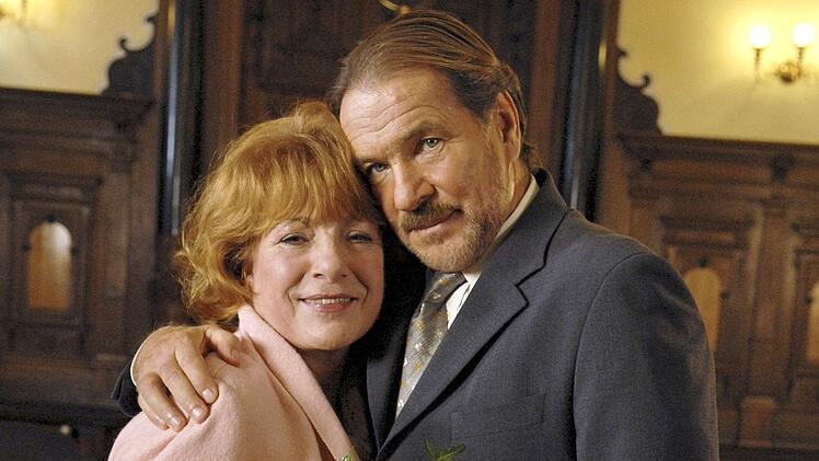 Noch ist alles in Butter: Siegmar (G&ouml;tz George) und Margret (Hannelore Hoger) haben geheiratet.