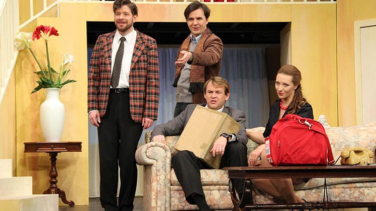 Schauspieler des Bamberger E.T.A.-Hoffmann-Theaters während einer Inszenierung von Michael Frayns "Der nackte Wahnsinn", (v. l.) Gerald Leiß, Volker J. Ringe, Florian Walter, Eva Steines. Leiß und Steines gehören zu den "Nichtverlängerten". Foto: Ingrid Rose