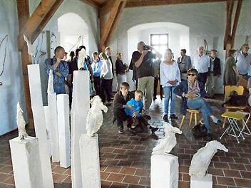 Zur Ausstellungseröffnung "im Turm" der Giechburg kamen am Wochenende zahlreiche interessierte Gäste. Foto: Joseph Beck