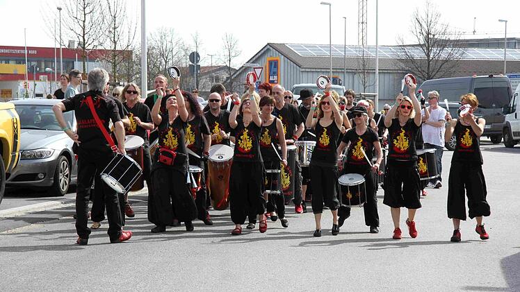 Die ansässigen Betriebe hatten sich viel einfallen lassen, um sich beim Tag der offenen Tür vorzustellen. Foto: Richard Sänger