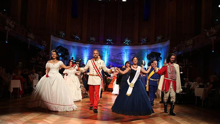 Eindrücke vom Rakoczy-Ball mit Gläser-Polonaise. Foto: Ralf Ruppert