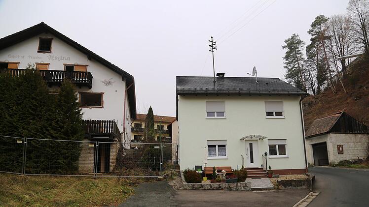 Das Café Regina (l.) vor dem Abriss Foto: Franz Galster