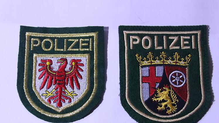 Auf Polizeiabzeichen aus Deutschland  hat sich Frank Spitzenpfeil in den vergangenen Jahren spezialisiert.Matthias Einwag