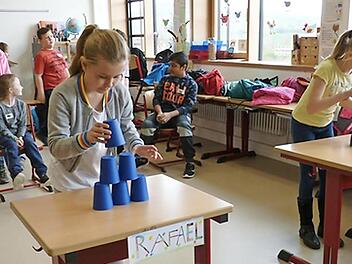 Beim Aktionstag in der Grundschule Eggolsheim stellten die Schüler im Rahmen eines Präventionsprogramms ihre körperlichen und geistigen Fähigkeiten unter Beweis. Foto: Nicole Gatnar
