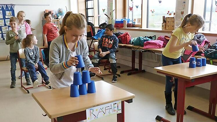 Beim Aktionstag in der Grundschule Eggolsheim stellten die Schüler im Rahmen eines Präventionsprogramms ihre körperlichen und geistigen Fähigkeiten unter Beweis. Foto: Nicole Gatnar