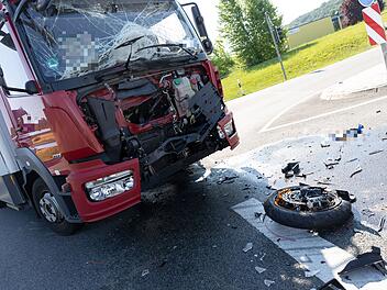 B303 bei Niederfüllbach: Unfall zwischen Motorrad und Lkw B303 bei Niederfüllbach: Unfall zwischen Motorrad und Lkw