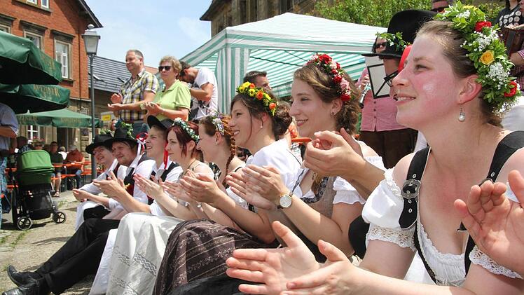 Begeisterung bei den Ortsburschen und Ortsmadla - der Nachwuchs ist gesichert. Foto: Sonja Adam