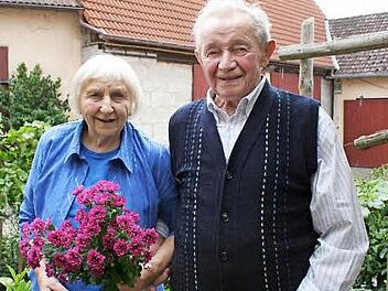 Elli und Hans Schmidt sind seit 60 Jahren verheiratet. Foto: Evi Seeger