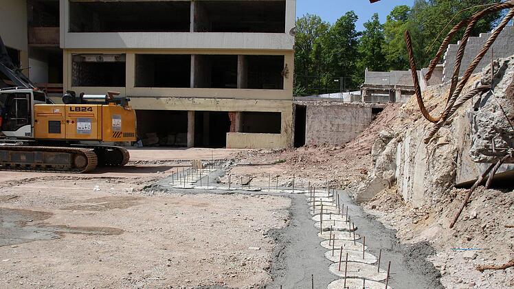 Von oben betrachtet, sehen die sechseinhalb Meter langen Betonpfeiler eher unscheinbar aus.Foto: Ulrike Nauer