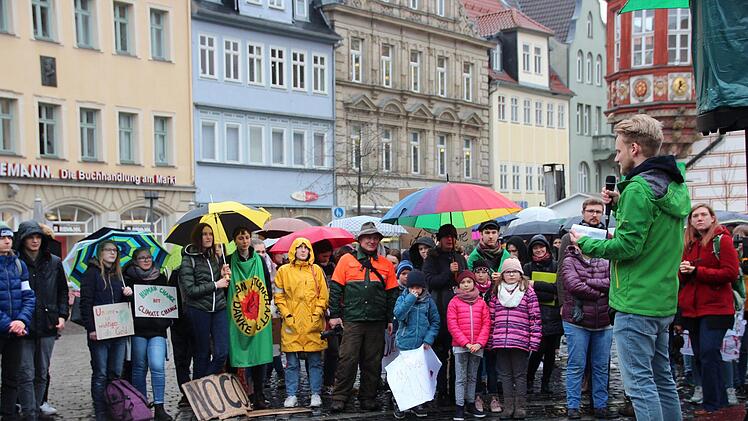 Rund 200 Schüler nahmen am Freitag an der zweiten "Fridays for Future"-Demonstration in Coburg teil.Oliver Schmidt