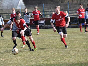 Max Mayer (am Ball) und Andreas Böhnlein (rechts) waren die beiden besten Torschützen des FC Kronach. Foto: Archiv/Kalb