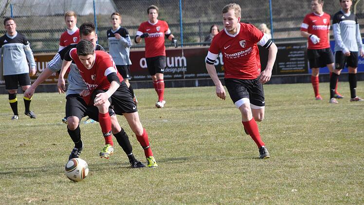 Max Mayer (am Ball) und Andreas Böhnlein (rechts) waren die beiden besten Torschützen des FC Kronach. Foto: Archiv/Kalb