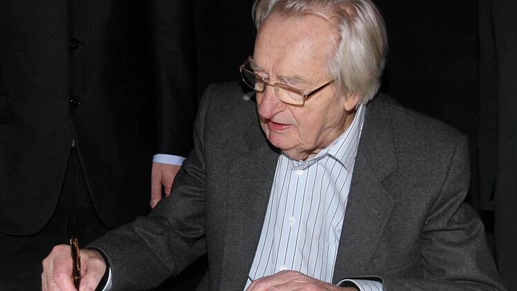 Im vergangenen Jahr trug sich Bert Peßler ins "goldene Sportbuch" der Stadt ein. Foto: Bertram Wagner