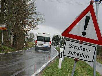 In einem wirklich schlechten Zustand ist die Staatsstraße von Kirchaich nach Dankenfeld, die ab 2. Mai neu ausgebaut wird. Insgesamt wird der Freistaat die gesamte Strecke bis Prölsdorf erneuern, 2018 steht voraussichtlich die Ortsdurchfahrt Dankenfeld auf dem Programm.