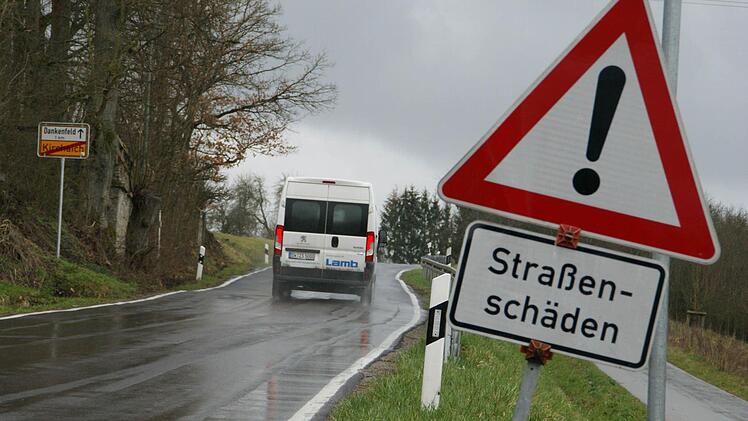 In einem wirklich schlechten Zustand ist die Staatsstraße von Kirchaich nach Dankenfeld, die ab 2. Mai neu ausgebaut wird. Insgesamt wird der Freistaat die gesamte Strecke bis Prölsdorf erneuern, 2018 steht voraussichtlich die Ortsdurchfahrt Dankenfeld auf dem Programm.
