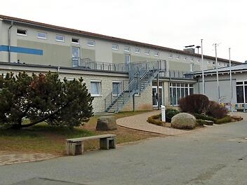 Die Grundschule in Neunkirchen ist sanierungsbedürftig.  Foto: Petra Malbrich