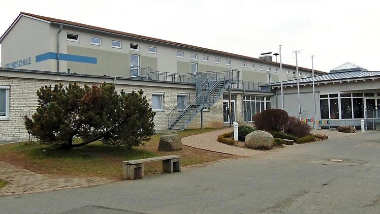 Die Grundschule in Neunkirchen ist sanierungsbedürftig.  Foto: Petra Malbrich