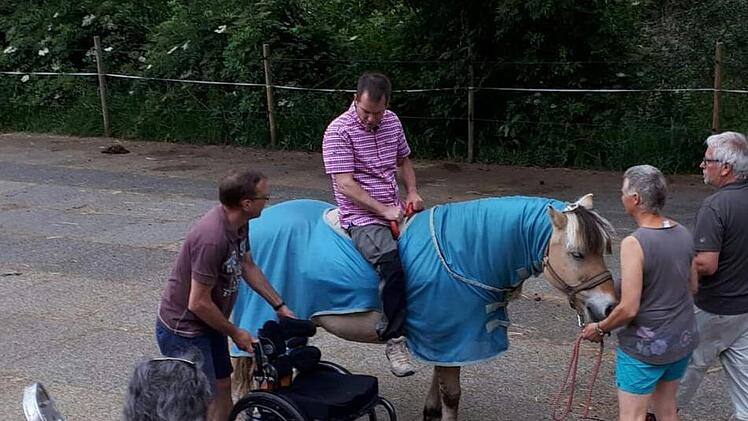 Schnupperreiten war für die MS-Gruppe Bad Brückenau auf dem Schlehen-Hof in Mitgenfeld angesagt. Dabei gab es für die Teilnehmer in jeder Situation fachliche Hilfestellung. Andreas Knüttel