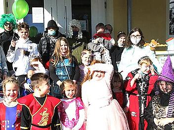 Lustig ging's am Rosenmontag beim Kinderfasching im Kinder- und Jugendzentrum Wüstenahorn zu.