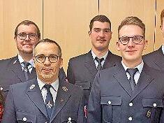 FFW-Vorstand (von links) Matthias Zink (Vertrauensmann), Leoni Gold (Vertrauensfrau), Karsten Kohlhepp (Vorsitzender), Markus Reusch (Vorsitzender), Tizian Strebl (Vorsitzender), Lukas Richter (Kassier), Jonathan Richter (Vertrauensmann), Christin...