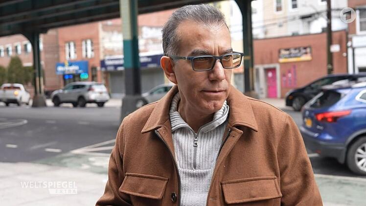 Supermarktbetreiber Carlos Collado sagt im "Weltspiegel Extra": "Wir m&uuml;ssen damit beginnen, einiger der Leute loszuwerden, die wir definitiv hier nicht brauchen."