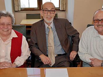 Der neue Vorstand des Bad Kissinger Seniorenbeirats mit (von links) Leopoldine Wiesner (79, stellvertretende Vorsitzende), Helmut Beck (62, Vorsitzender) und Roland Fenn (68, Schriftführer). Foto: Sigismund von Dobschütz