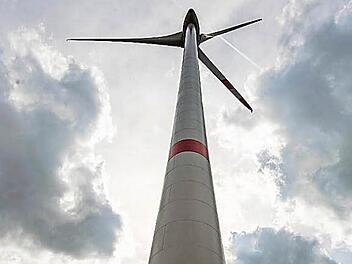 Ein erweiterter Vorsorge-Katalog soll verhindern, dass es im Windpark Zultenberg bei Extremwetterlagen im Winter zu Eiswurf kommt. Foto: Armin Weigel dpa