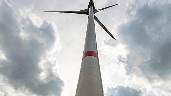 Ein erweiterter Vorsorge-Katalog soll verhindern, dass es im Windpark Zultenberg bei Extremwetterlagen im Winter zu Eiswurf kommt. Foto: Armin Weigel dpa