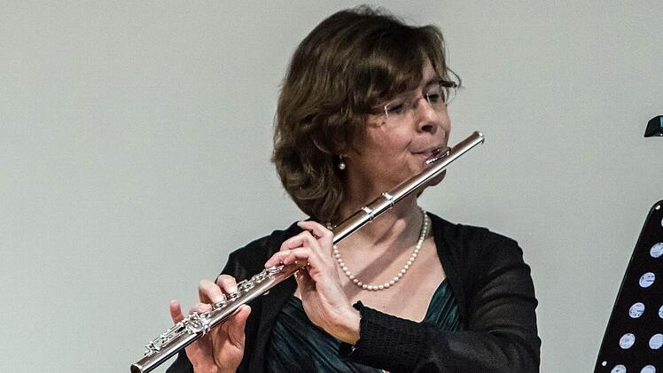 Die Flötistin Angelika Stirner-Ebert ist eine der Solistinnen beim Concert for Kids zum Thema Meerjungfrauen und Wassermänner im Landestheater Coburg.Foto: Archiv/Jochen Berger