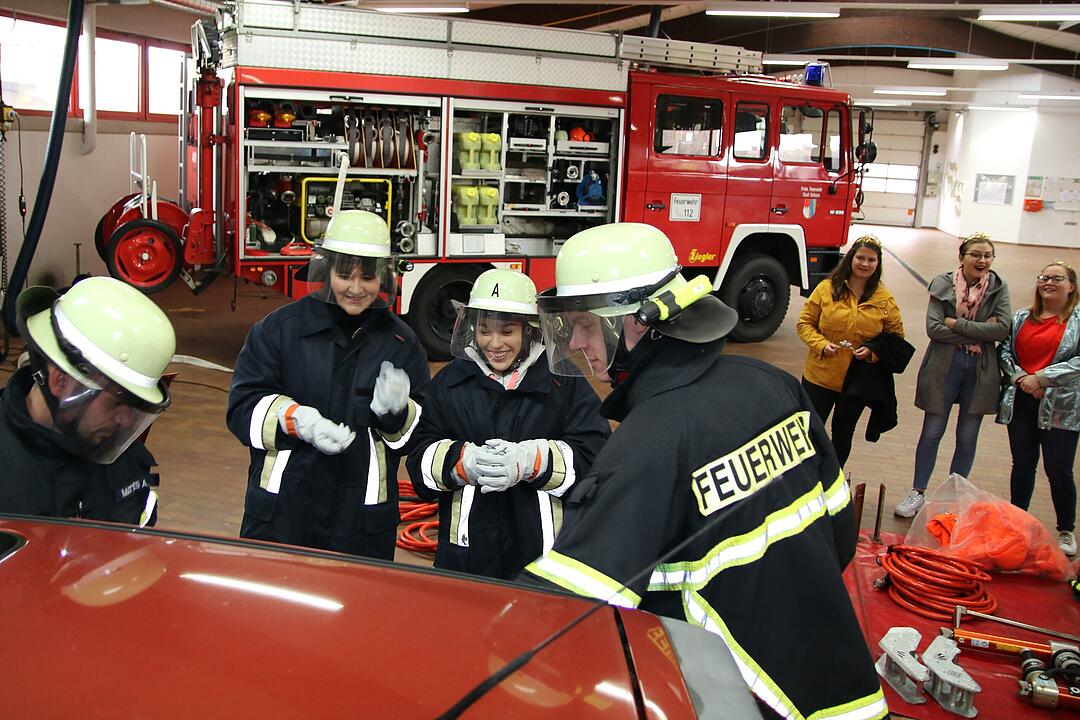 Prinzessinnen bei Feuerwehr